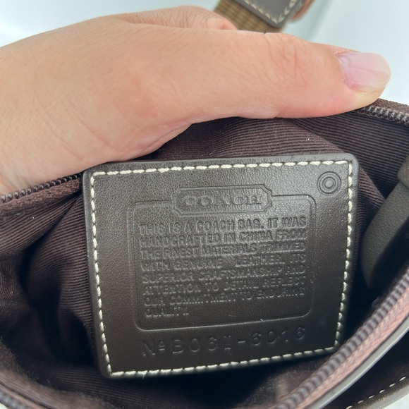 Classic COACH crossbody bag - Picture 6 of 7